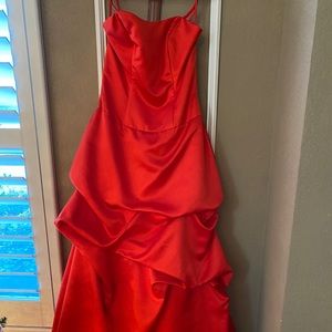 DaVinci convertible strapless dress with pick ups